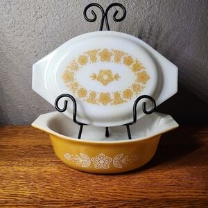 Pyrex Butterfly Gold casserole dish 043